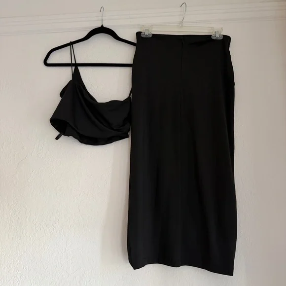 Superdown Lydia Maxi Skirt Set in Black. Size Medium - Picture 5 of 9